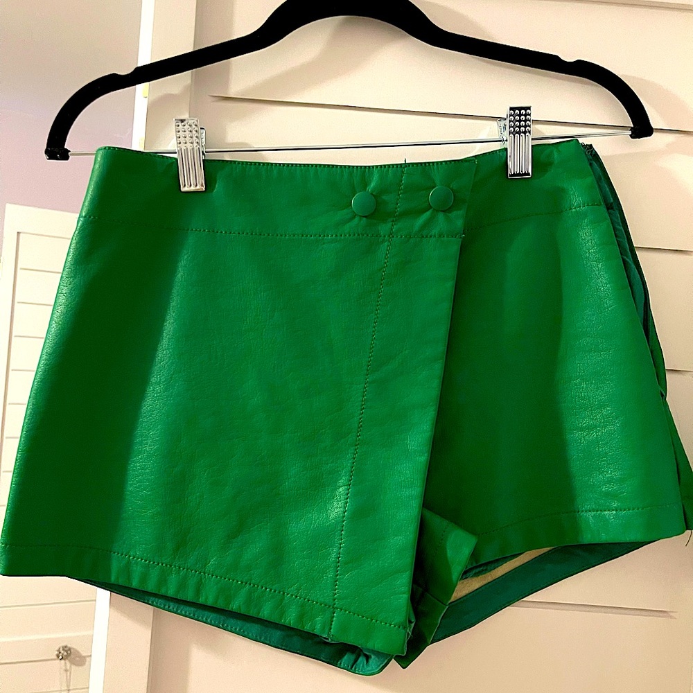 Free people Emmy mini leather skort in good condition.